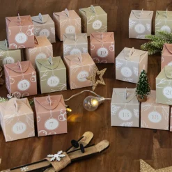 Adventskalender zum Befüllen mit 24 Henkelboxen bunt
