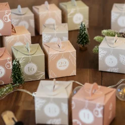 Adventskalender zum Befüllen mit 24 Henkelboxen bunt