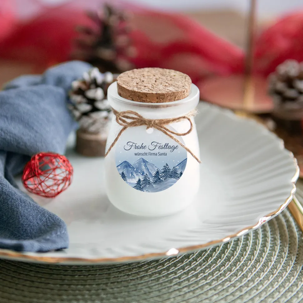 Duftkerze Vanille mit Korkdeckel + Anhänger geschäftlich "Winterlandschaft Berge"