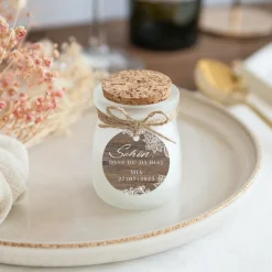 Duftkerze Vanille mit Korkdeckel + Anhänger "Holz und Spitze"