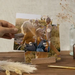 Fotogeschenk 12er Set mit Fotoaufsteller Holz quadratisch
