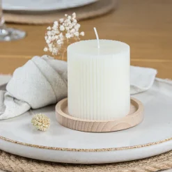 Stumpenkerze mit Rillen creme 7,5 cm