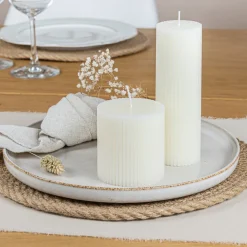 Stumpenkerze mit Rillen creme 15 cm