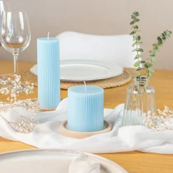 Stumpenkerze mit Rillen hellblau 7,5 cm