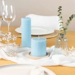 Stumpenkerze mit Rillen hellblau 15 cm