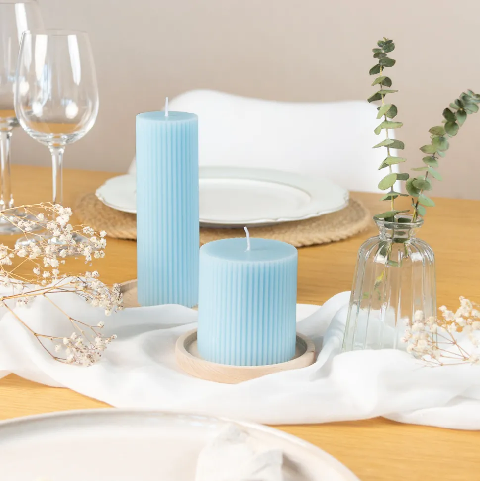 Stumpenkerze mit Rillen hellblau 15 cm