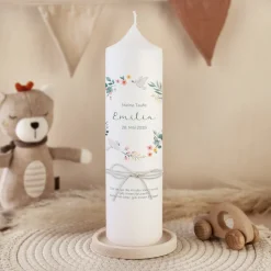 Taufkerze Blumenkranz mit Tauben inkl. Baumwollband